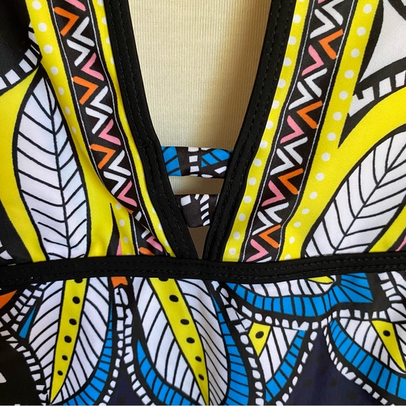 Swimsuit ~ Women’s ~ One Piece ~ Bright, Backless, Geometric Designs ~ Brand New - Picture 4 of 16